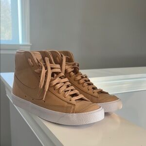 Nike Tan High-Top Women’s Sneakers - NEW WITHOUT TAGS/BOX